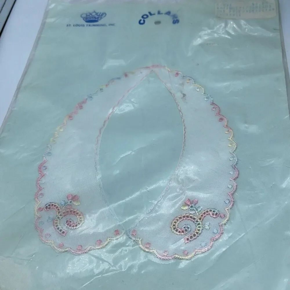 Vintage Crown Originals embroidered collar NWT